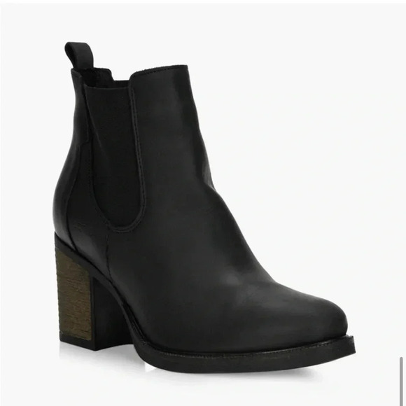 Boots - Picture 2 of 10